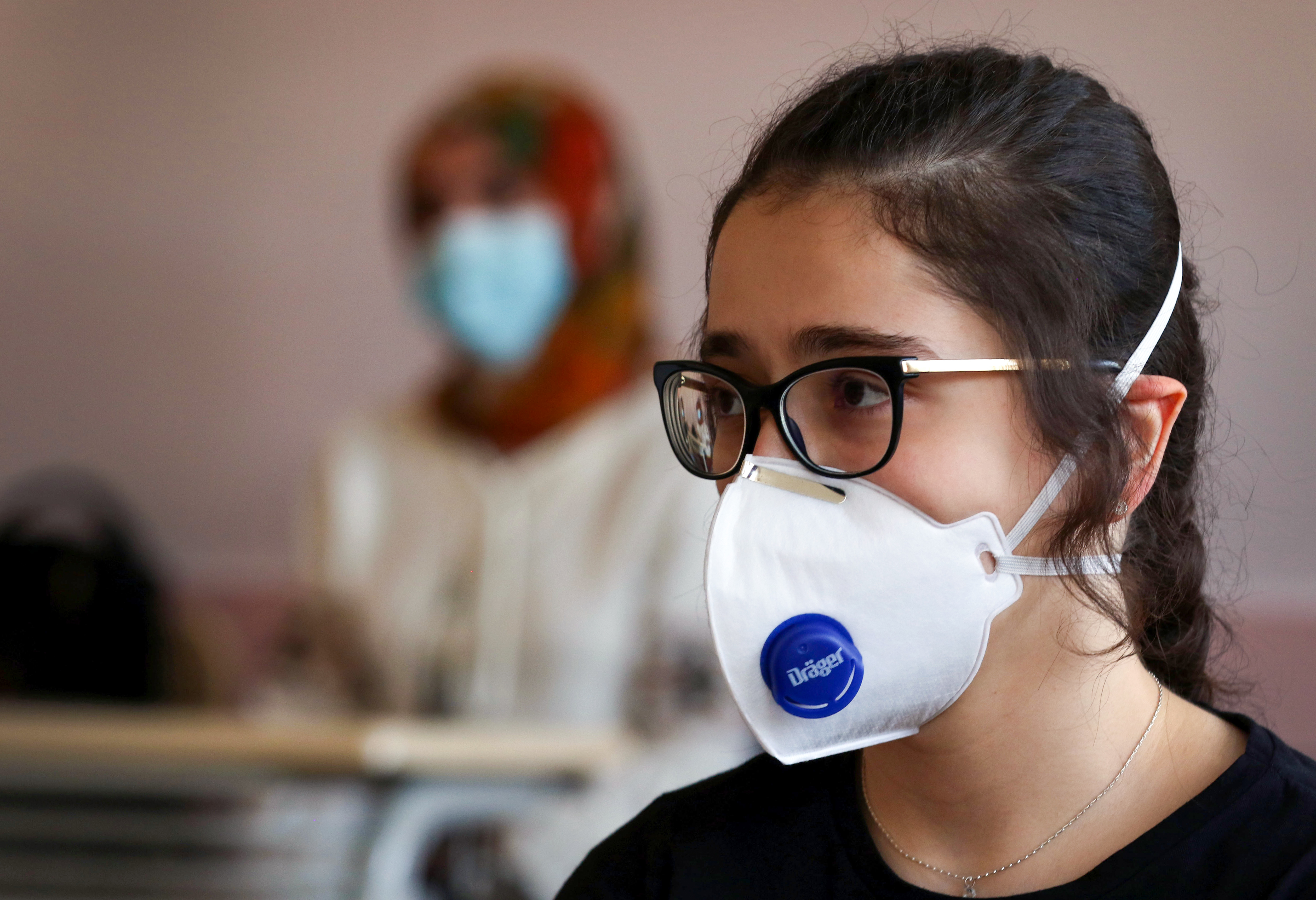 A female student listens to a lecture on the first day of the new school year in the Kurdistan Region amid the coronavirus pandemic, Sept. 27, 2020. (Photo: AFP/Safen Hamid)